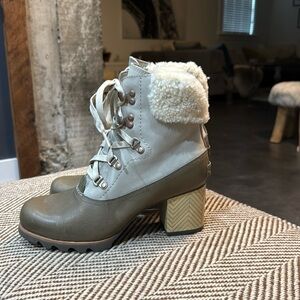 Sorel boots in gorgeous leather and suede with shearling details